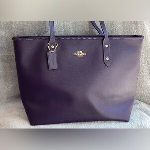 NEW W/o tags. Authentic COACH Large Tote Purple Crossgrain Leather